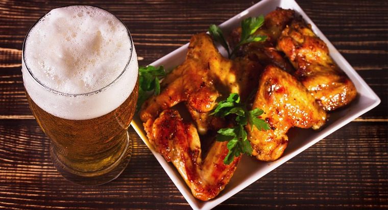 Demuestra tus cualidades culinarias preparando este exquisito pollo a la cerveza Foto: Shutterstock