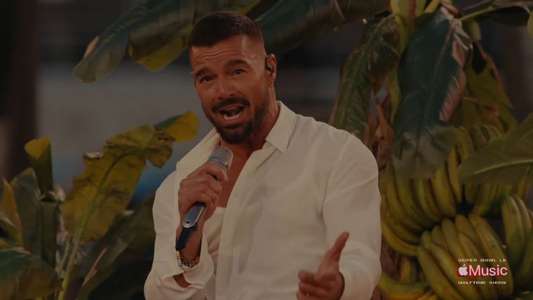 Ricky Martin interpretó LO QUE LE PASÓ A HAWAii. Ricky Martin interpretó LO QUE LE PASÓ A HAWAii.