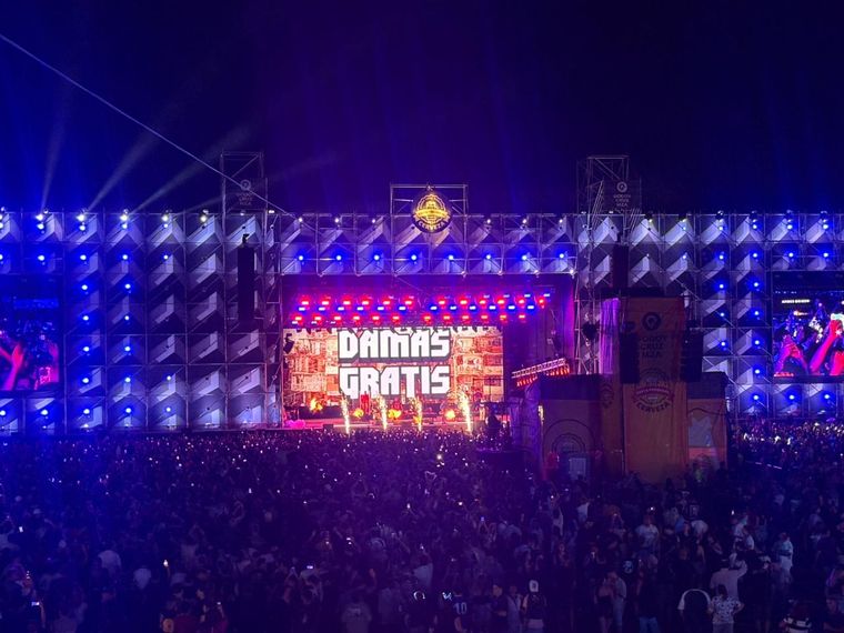 La tercera noche vibró con más de 35.000 asistentes en el Hipódromo.