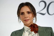 Los pantalones acampanados están de moda y qué mejor forma de llevarlos que al estilo de Victoria Beckham