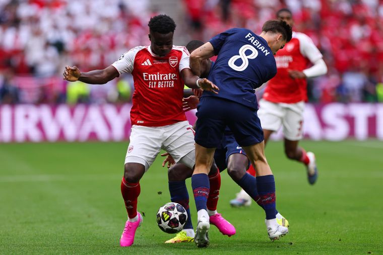 El antecedente de la final de la UEFA Champions League entre Arsenal y Paris Saint-Germain, donde el conjunto ingl&eacute;s perdi&oacute; ambos sorteos, fue el antecedente m&aacute;s contundente.&nbsp;