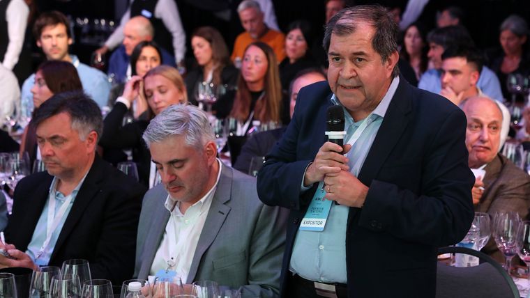 Carlos Marianello, representando a Otronia y a Argento. Carlos Marianello, representando a Otronia y a Argento.