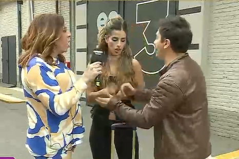 La actriz mostró su incomodidad en medio de un móvil. La actriz mostró su incomodidad en medio de un móvil.