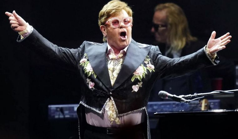 Elton John ha recaudado cientos de millones de dólares con su fundación. Foto: Efe.