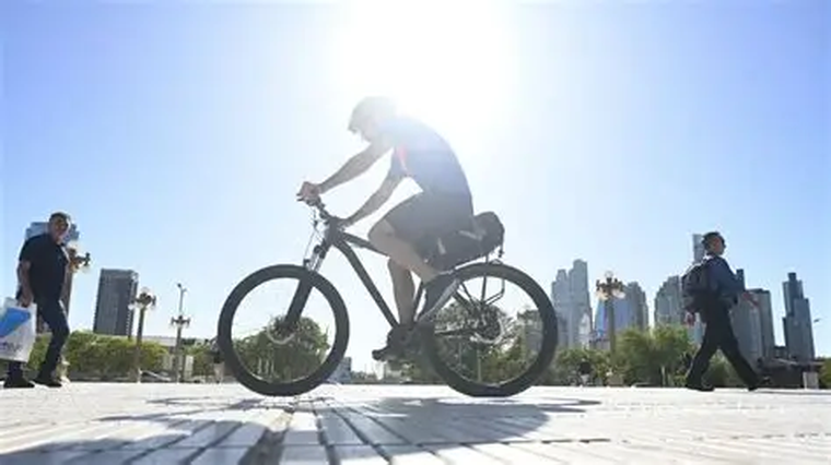 El SMN alertó sobre el calor extremo y lanzó alertas amarillas por tormentas fuertes en el noroeste del país.