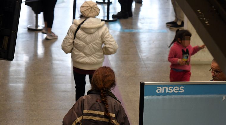 Tras las PASO, Anses paga un importante bono extra a millones de beneficiarios Foto: ALF PONCE MERCADO / MDZ