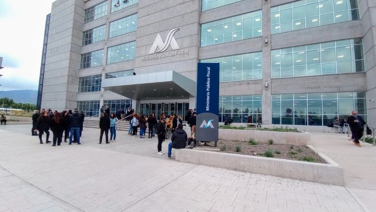 Primera reunión en el marco de la conciliación obligatoria. Foto: Alf Ponce Mercado/MDZ