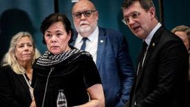 La ministra groenlandesa de Independencia y Asuntos Exteriores, Vivian Motzfeldt, hizo el anuncio junto al ministro de Defensa danés Troels Lund Poulsen. Foto: Reuters