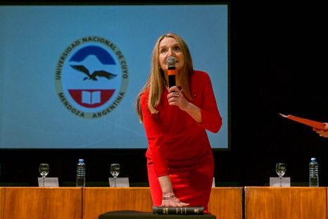 Adriana García asumió como rectora de la UNCuyo. Adriana García asumió como rectora de la UNCuyo.