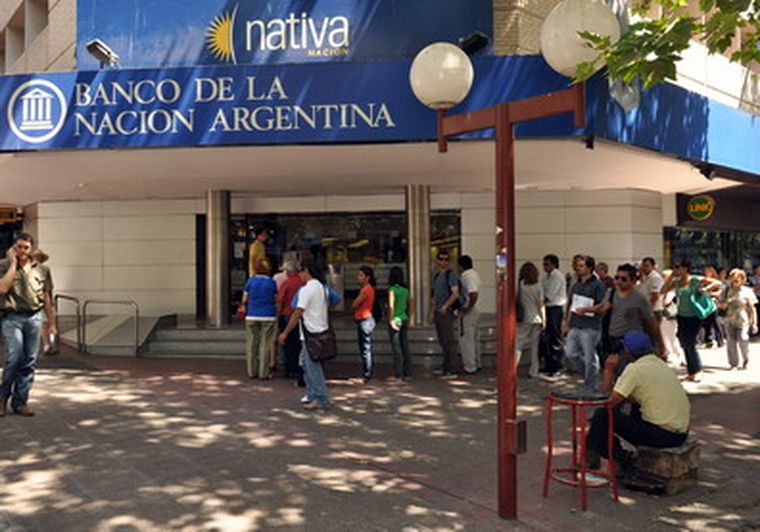 Hoy se entregan las tarjetas a quienes su DNI termine en 0. Foto: MDZ