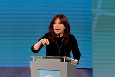 El Gobierno denunció a Cristina Kirchner por cobrar un millonario beneficio de manera ilegal. Foto: Télam El Gobierno denunció a Cristina Kirchner por cobrar un millonario beneficio de manera ilegal. Foto: Télam