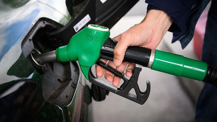 El precio del barril de crudo Brent cayó a US$88 este viernes.