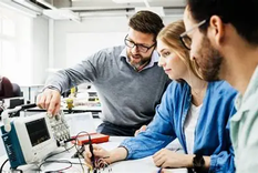 La presión corporativa vuelve a expresarse mediante despidos, especulación y lobby político.