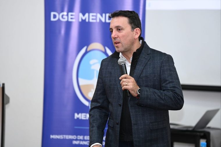 El titular de la DGE, Tadeo García Zalazar, firmó la resolución creando la Defensoría. Foto: X @TadeoGZ