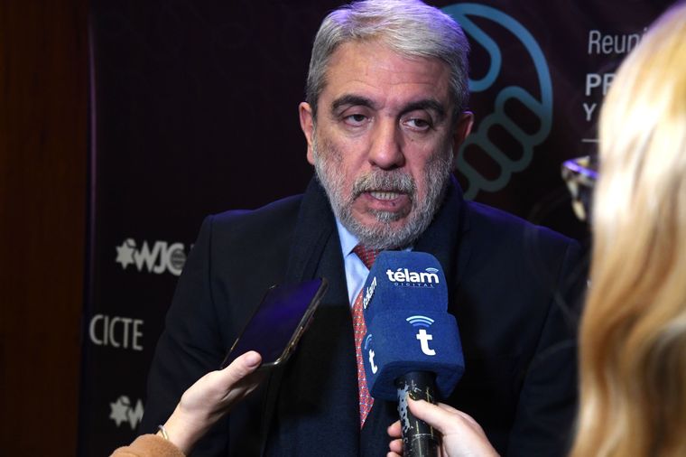 Aníbal Fernández se pronunció tras la detención del agresor de Javier Milei, Gastón Mercanzini, en la puerta del canal Crónica Tv en San Telmo Foto: Telam