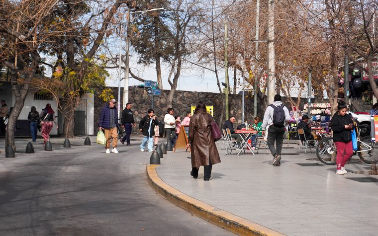 Calle Pedro B. Palacios, a la altura de la costanera. En la zona de la terminal, casi llegando al nudo vial. Calle Pedro B. Palacios, a la altura de la costanera. En la zona de la terminal, casi llegando al nudo vial.