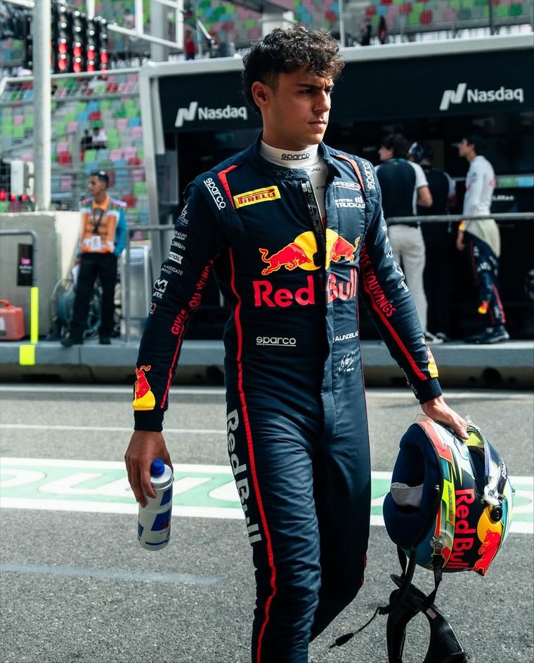 Arvid Lindblad podría convertirse en piloto de Racing Bulls para la temporada 2026 de la Fórmula 1. Arvid Lindblad podría convertirse en piloto de Racing Bulls para la temporada 2026 de la Fórmula 1.