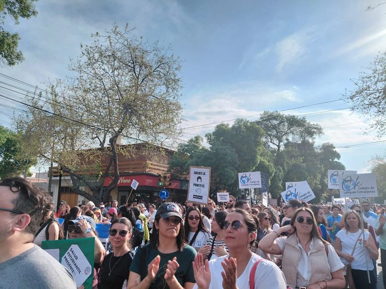 La marcha universitaria por la calles de la Ciudad de Mendoza La marcha universitaria por la calles de la Ciudad de Mendoza