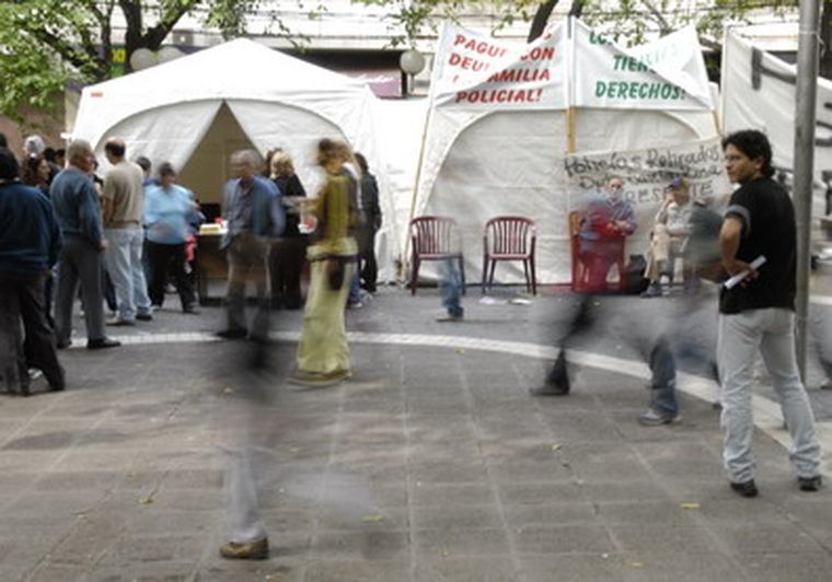 Familiares de policías en protesta. Foto: Marcelo Ruiz / MDZ