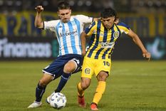Ignacio Malcorra disputando una pelota con Facundo Mura Foto: @RosarioCentral