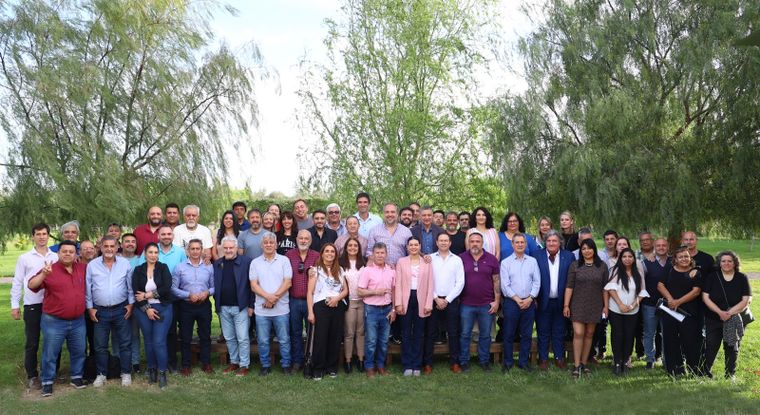 La candidatura presidencial de Sergio Massa unió a dirigentes de diversos partidos políticos de la provinica. Foto: Prensa Unión por la Patria Mendoza