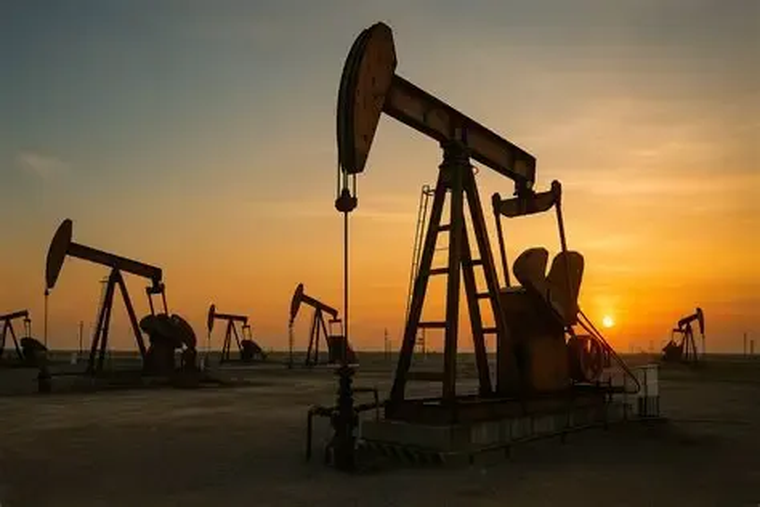 El petróleo retrocedió a la zona de USD 90, con caídas de hasta el 25% desde el máximo precio alcanzado semanas atrás. El petróleo retrocedió a la zona de USD 90, con caídas de hasta el 25% desde el máximo precio alcanzado semanas atrás.