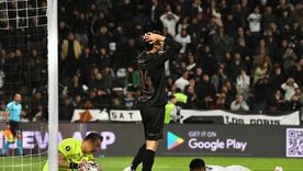 Mendia se lamenta. El defensor de Platense tuvo el 3-1 que llevaba la serie a los penales, pero el experimentado arquero Fabio se quedó con el balón y las ilusiones del Calamar.