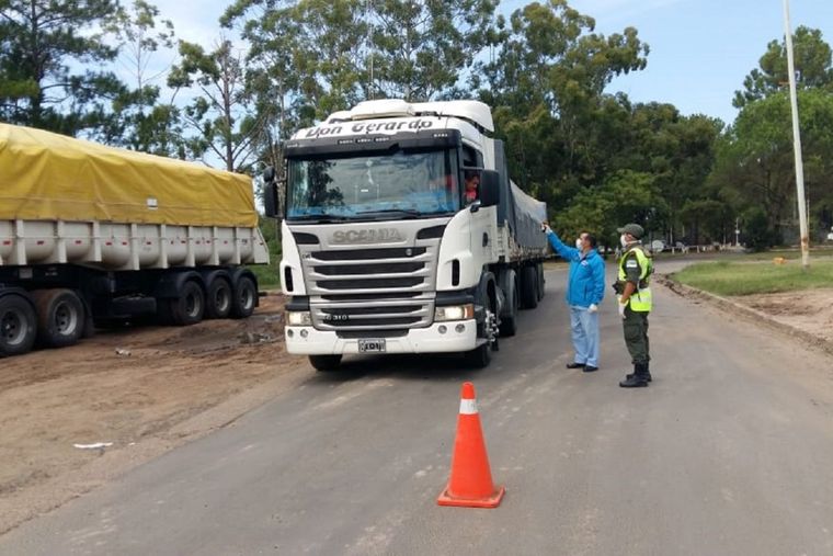 El camionero llevaba millones de pesos en dos bolsos térmicos