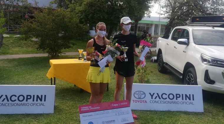 Valentina Parrilla y Carla Di Batista luego de la final. Foto: Gentileza