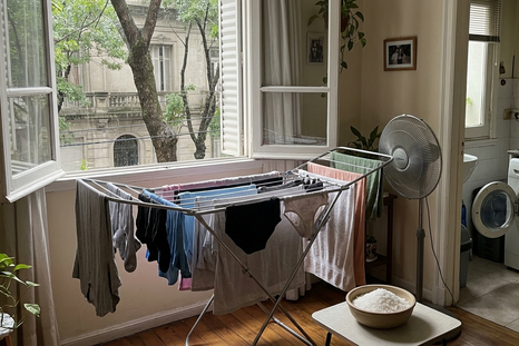 Un truco para combatir la humedad. Fuente: IA Gemini. Un truco para combatir la humedad. Fuente: IA Gemini.