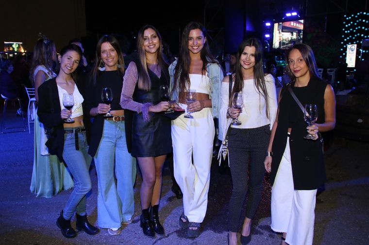 Las ex reinas Luciana, Sofía, Lula , Luján, Agustina, Pitu. No te pierdas las fotos, al final de la nota.  Foto: Maximiliano Ríos/MDZ