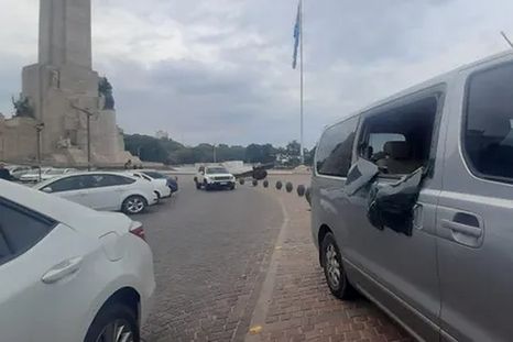 Así quedó el vehículo tras el robo Foto: Twitter: @LT8am830