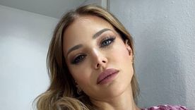 Evangelina Anderson y un particular tratamiento con suero. Foto: Instagram @evangelinaanderson. Evangelina Anderson y un particular tratamiento con suero. Foto: Instagram @evangelinaanderson.