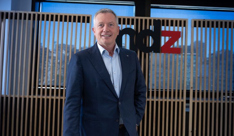 Emilio Monzó en la redacción de MDZ en Buenos Aires. Fotografía: Analía Melnik