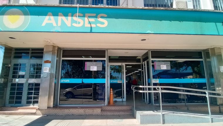 Millones de argentinos reciben este mes sus haberes y asignaciones con aumento, de acuerdo al calendario de pagos de Anses. &nbsp;