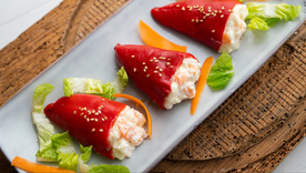 Esta receta es típica de Navarra, donde los pimientos del piquillo son un producto emblemático con denominación de origen. Esta receta es típica de Navarra, donde los pimientos del piquillo son un producto emblemático con denominación de origen.