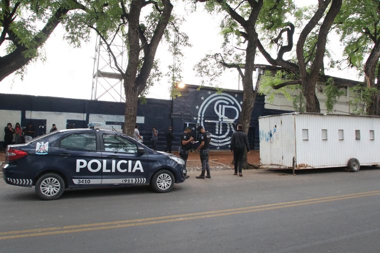 La mujer fue detenida antes de ingresar al Gargantini Foto: Maximiliano Ríos/MDZ