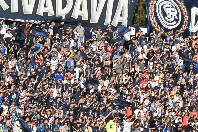 Los verdaderos hinchas se fueron felices. Foto: Alfredo Ponce/MDZ