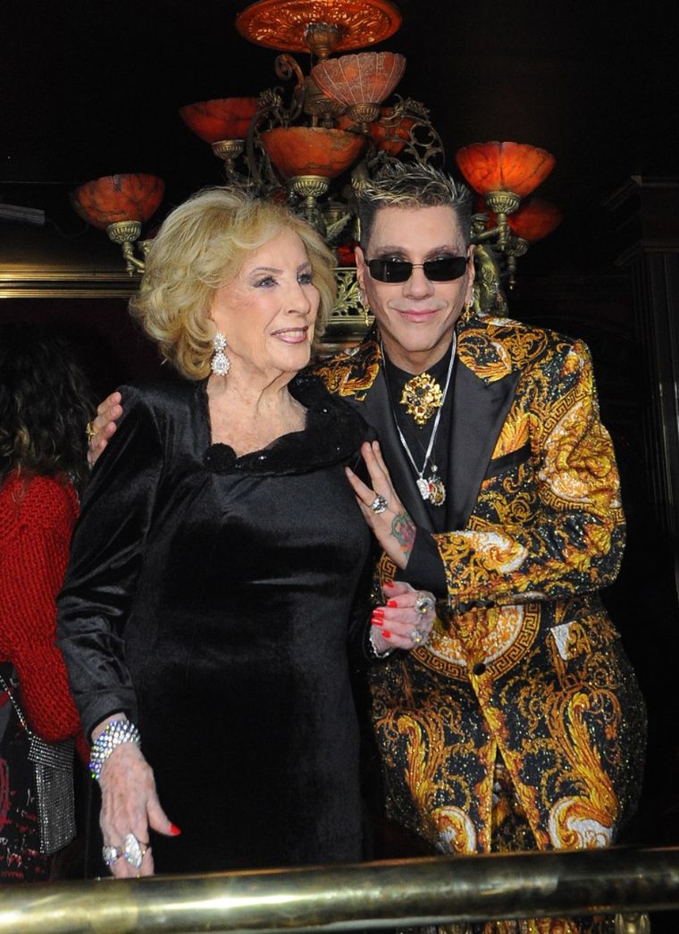 Mirtha Legrand fue ovacionada en el desfile de Roberto Piazza. Mirtha Legrand fue ovacionada en el desfile de Roberto Piazza.