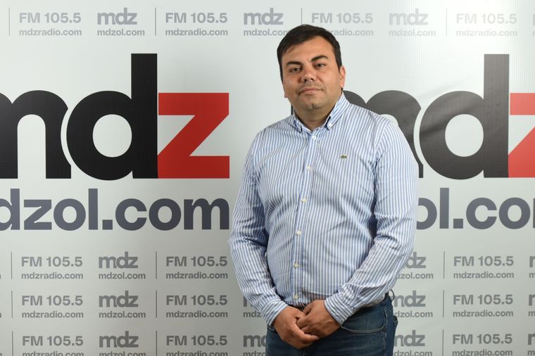 El futuro intendente de Las Heras se encuentra en los estudios de MDZ Radio Foto: Maximiliano Ríos/MDZ
