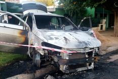 La mujer incendió el auto de su ex pero también se quemó ella y murió La mujer incendió el auto de su ex pero también se quemó ella y murió
