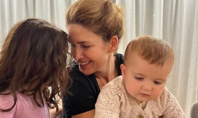 Isabel Macedo se fue a vivir a Uruguay, mientras graba la nueva ficción de Cris Morena La actriz mostró el moderno playroom de sus hijas Belita y Julia Foto: @isabelmacedophoto