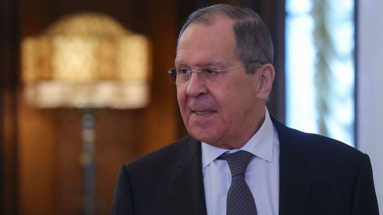 Serguéi Lavrov rechazó los rumores sobre un presunto envenenamiento de Bachar al Asad durante una conferencia en Rusia. Serguéi Lavrov rechazó los rumores sobre un presunto envenenamiento de Bachar al Asad durante una conferencia en Rusia.