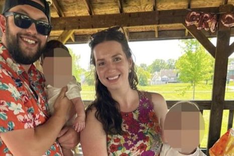 La mujer se trasladó ocho kilómetros para asesinar a su ex pareja y suegros y luego volvió a su casa. La mujer se trasladó ocho kilómetros para asesinar a su ex pareja y suegros y luego volvió a su casa.