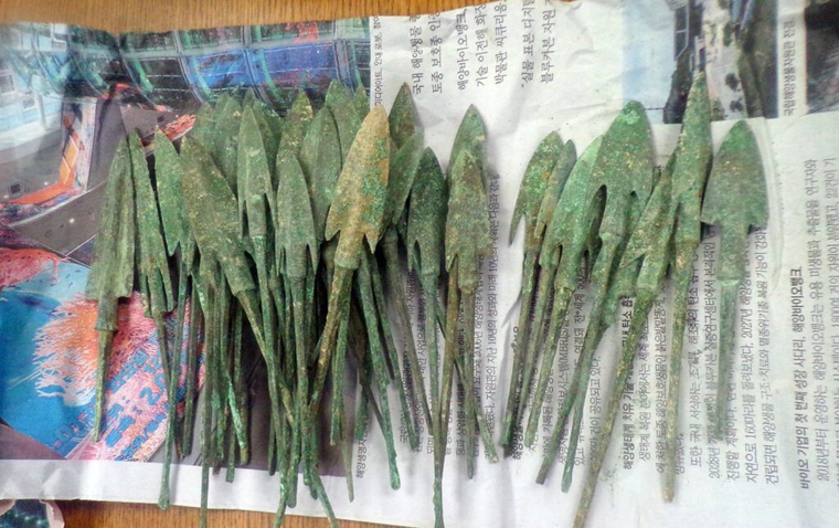 Puntas de flecha de aleación de cobre, con origen en territorio iraní, incautadas por agentes en Estados Unidos durante un control fronterizo. Puntas de flecha de aleación de cobre, con origen en territorio iraní, incautadas por agentes en Estados Unidos durante un control fronterizo.