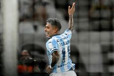 Zaracho, con un derechazo fortísimo, abrió el marcador en Brasil. Foto: NA