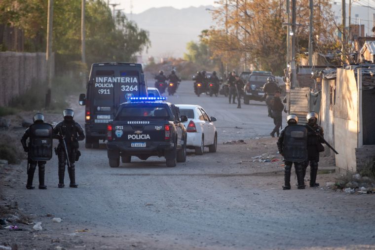 Hubo un importante despliegue policial tras el tiroteo en Las Heras.&nbsp;