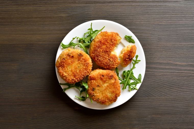 Para que la receta sea un éxito escurrí bien el atún antes de mezclarlo asi evitás que la masa quede demasiado húmeda y se desarme al freír. Para que la receta sea un éxito escurrí bien el atún antes de mezclarlo asi evitás que la masa quede demasiado húmeda y se desarme al freír.