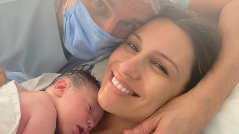 Pampita junto a Roberto García Moritán y la hija de ambos, Ana