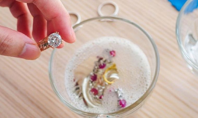 LIMPIEZA SACAR ÓXIDO DE LA BIJOUTERIE Foto: HOGARMANIA